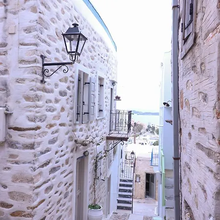 Holiday home Traditional House In *