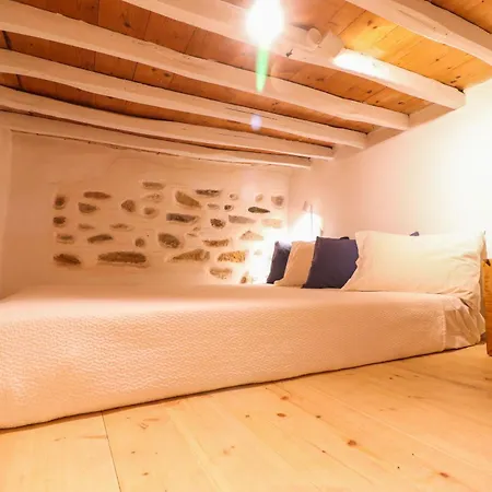 Rustic House In Feriehus Ano Syros