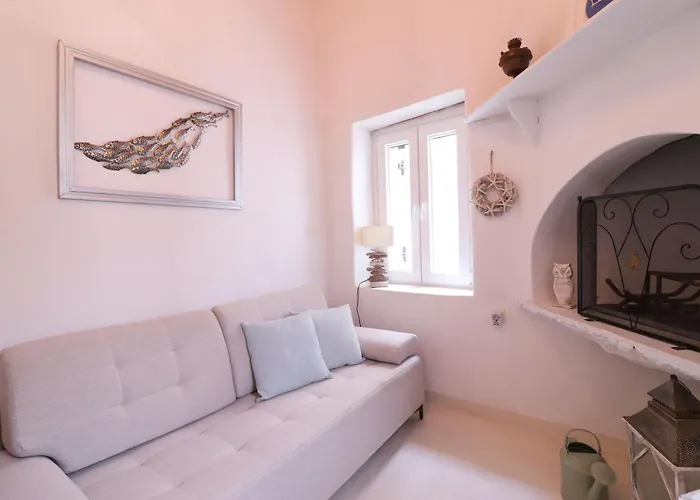 Rustic House In Semesterbostad Ano Syros