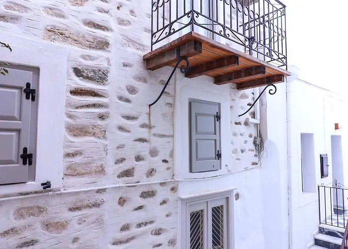 Semesterbostad Rustic House In Ano Syros