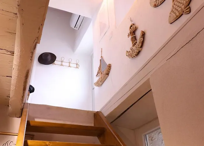 Rustic House In Semesterbostad Ano Syros