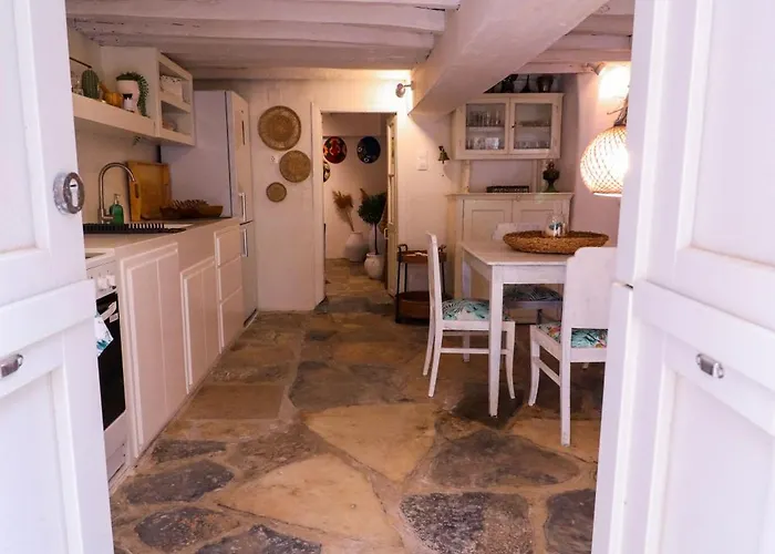 Semesterbostad Rustic House In Ano Syros