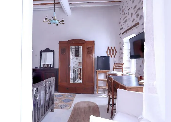 Semesterbostad Rustic House In