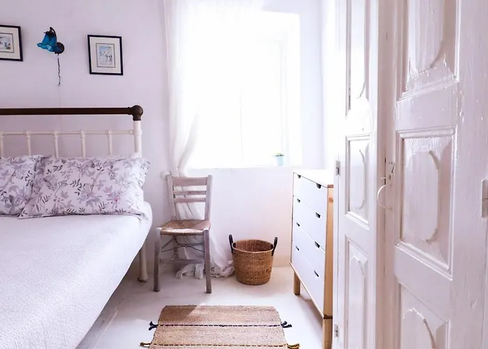 Rustic House In * Ano Syros