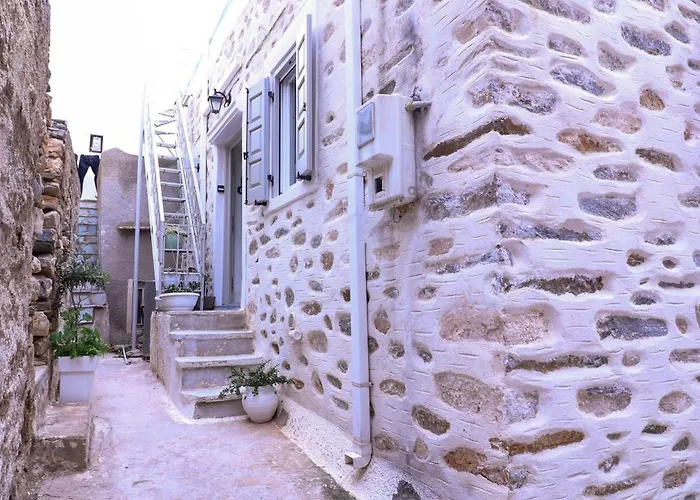 Rustic House In Ano Syros