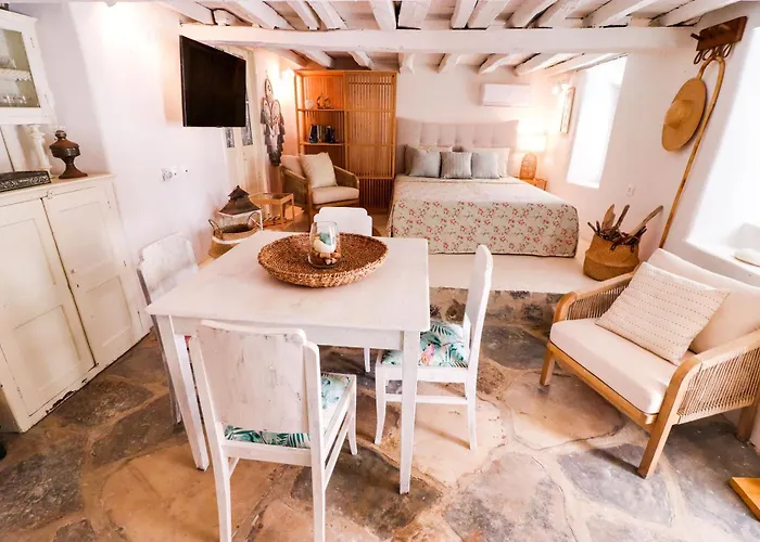 Semesterbostad Rustic House In