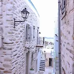 Σπίτι διακοπών Rustic House In *