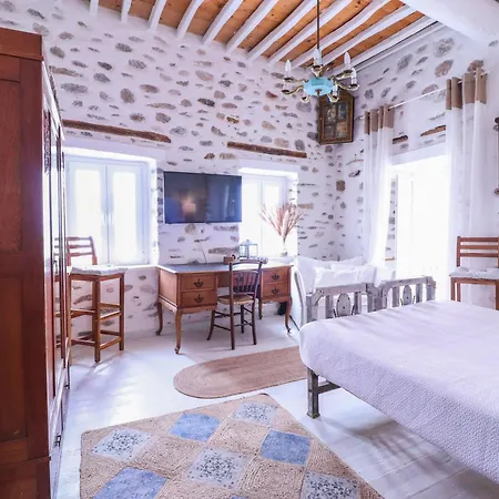 Rustic House In Ano Syros