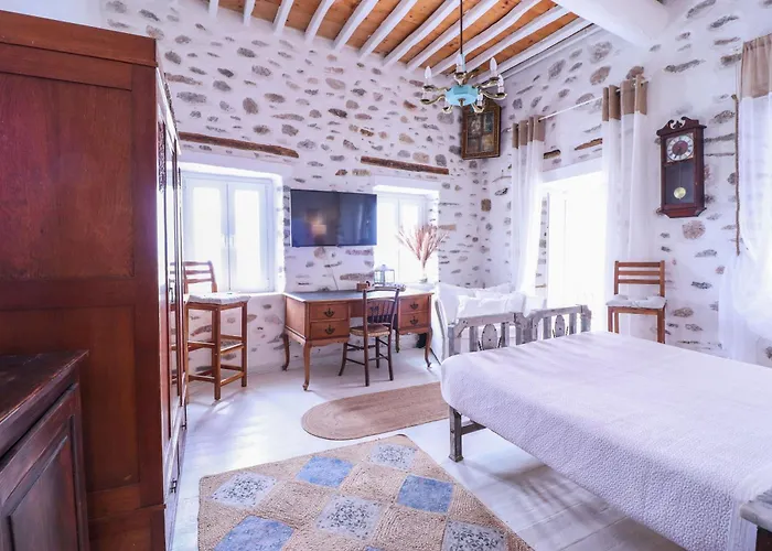 Rustic House In Ano Syros